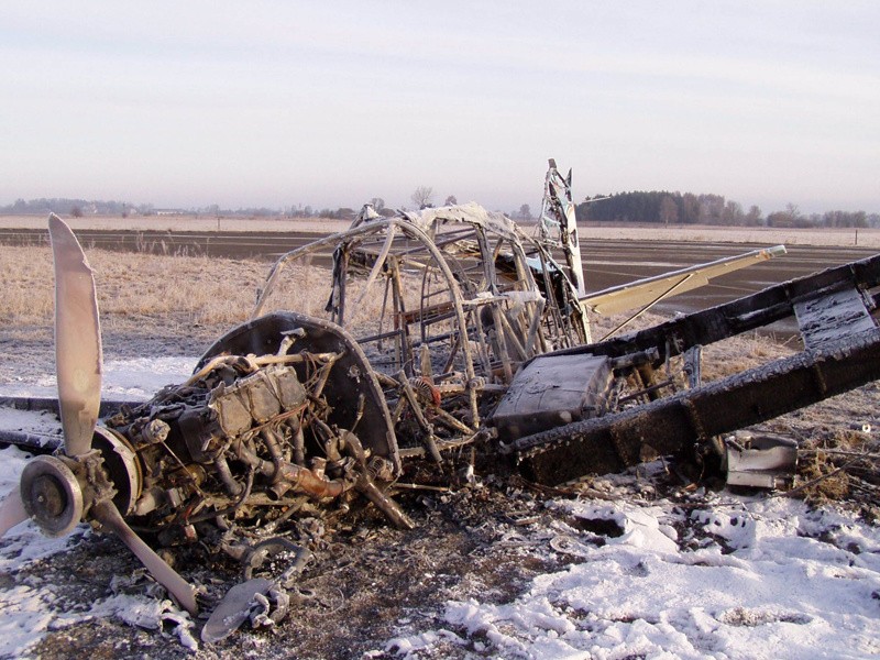 Prawie 10 lat temu na płycie lotniska w Wilczych Laskach spłonęła awionetka z Niemiec, która musiała lądować awaryjnie. Pilotowi nic się nie stało.