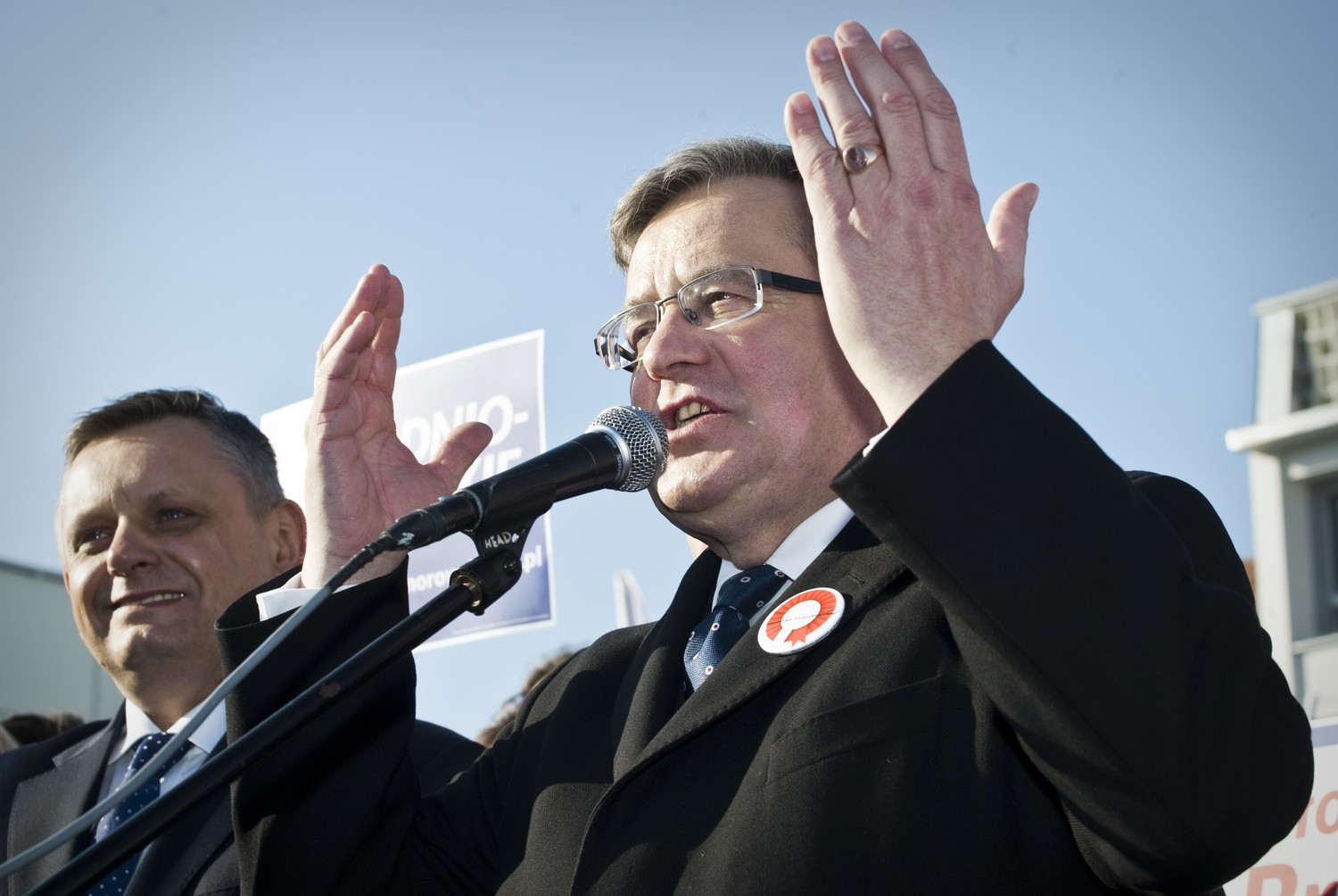 Bronisław Komorowski urządził sobie przy okazji wizyty w Koszalinie kampanię wyborczą. Nie dość, że pracowali przy niej urzędnicy, to jeszcze dostali za to nagrody z ratusza.